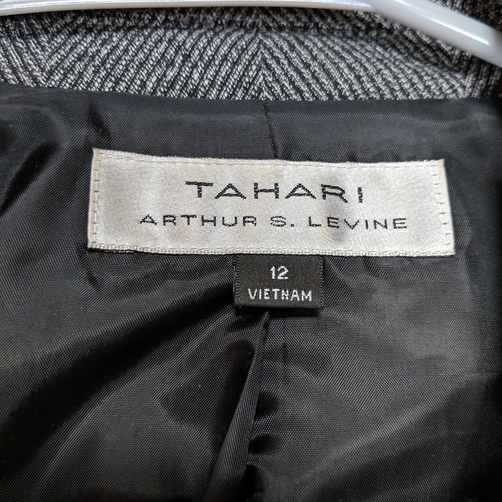 TAHARI grey pant suit sz 12